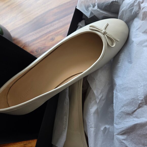 Alohas Oriana Cream Leather Ballet Flats NEW size 8 (39 EUR( - Picture 1 of 5